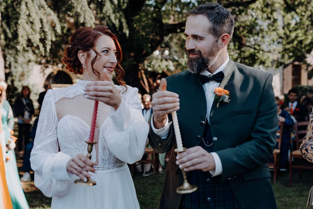 Matrimonio simbolico rito candele celebrante